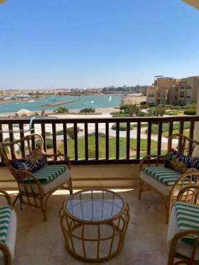 A lovely 2 BR apartment at Waterside
